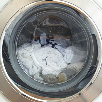 Не сливает воду